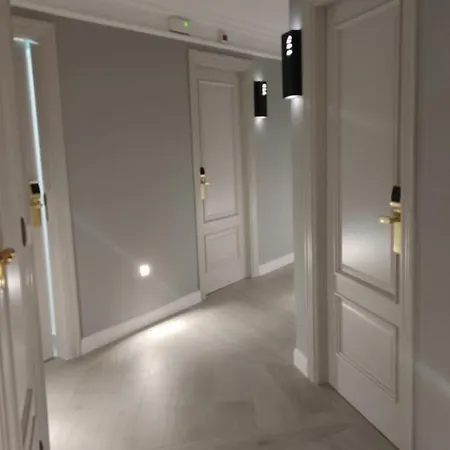 多尼亚布兰卡酒店 3*