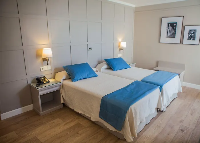 多尼亚布兰卡酒店 3*